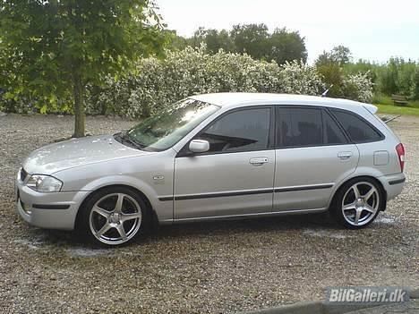 Mazda 323f SLX   --SOLGT-- - Nyvasket sådan da lidt. billede 5