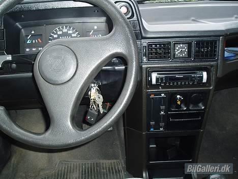 Opel Kadett 1.4i solgt. billede 6