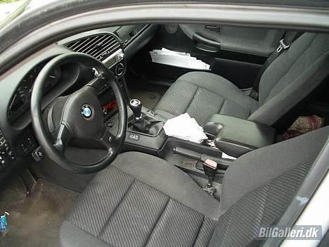 BMW 325i SOLGT! billede 16