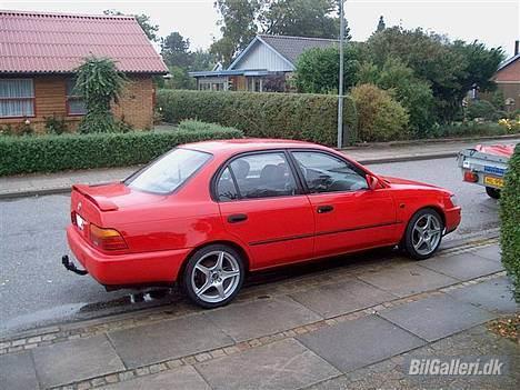 Toyota Corolla 1,6 XLI sedan billede 1