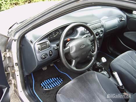 Ford Escort Silverline - Kabinen er fuldstændig som fabriksny billede 9