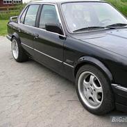 BMW E30 320i  *solgt*