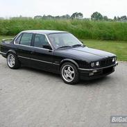 BMW E30 320i  *solgt*