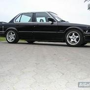 BMW E30 320i  *solgt*