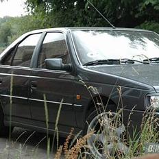Peugeot 405 SRDT-Totaltskadet :(