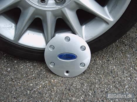 Ford Escort Silverline - Har lige købt "kapslerne" til mine alufælge billede 12