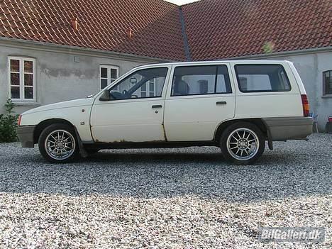 Opel Kadett E - Randi SKROTTET billede 4