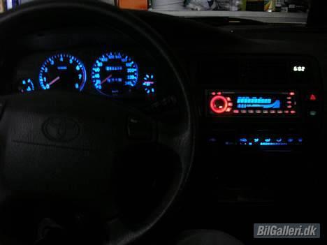 Toyota Corolla Sport #SOLGT# - Blåt lys i instrumentbord + radioen billede 15