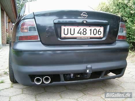 Opel Vectra B 2.5 CD V6  - Rieger bagskørt sparlet sammen med den orginale kofanger billede 13