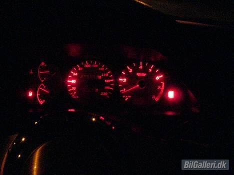 Nissan Primera 1.6 SLX - nstrumente om aften billede 18