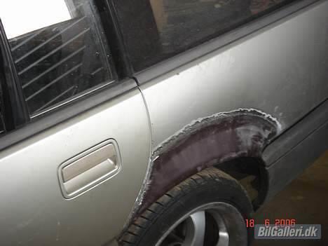 Opel Omega st.car  SOLGT ! - Runde skærmkanter bag... Det skal nok blive godt... billede 12