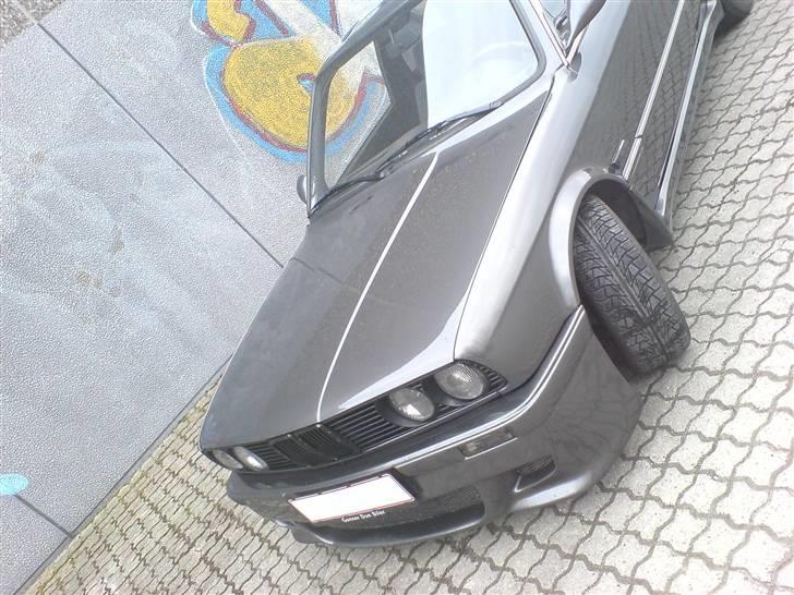 BMW E30 320i billede 2