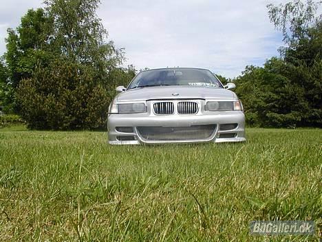 BMW e36 318i  SOLGT billede 1