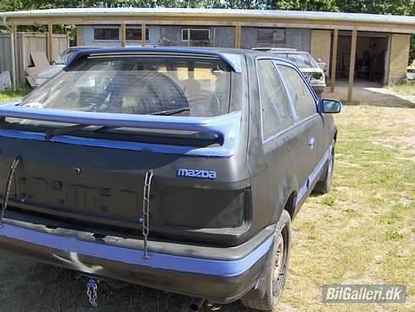 Mazda 323 1.6i gt (folkeracer) - sårn sku de andre køre jo helst se den billede 13