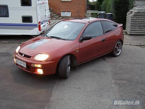 Mazda 323c "DØD" DRUKNET billede 2