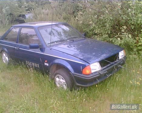 Ford Escort (Solgt) - fik denne xr3i med i købet den er dog uden motor og gearkasse. billede 11