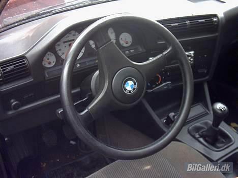 BMW 320 i SOLGT billede 2