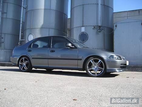 Honda Civic 1,6 Esi Solgt H - Håber snart at jeg få mine sideskørt hjem så de kan komme på... billede 5