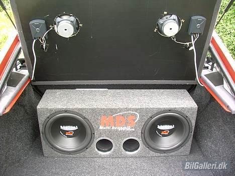 Saab 900c solgt - Mds subkasse med 2 stk. 12" sub enheder billede 5