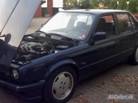 BMW 320 i SOLGT billede 9