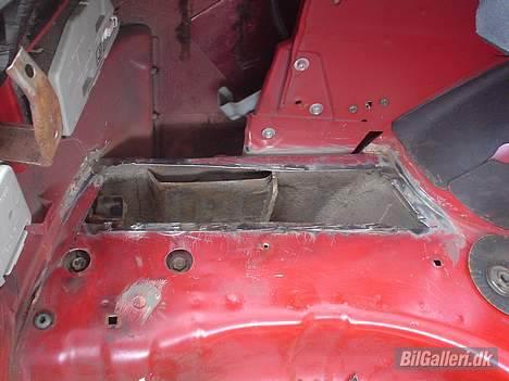 Nissan 200sx Solgt - Så blev det gamle det lede rust fjernet, og ny plade kom på billede 20