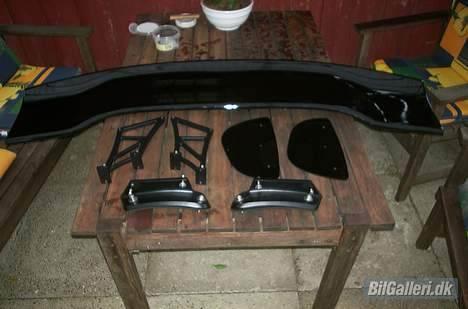 Hyundai Tiburon"Spartacus" *Solgt* - Ny Kulfiber spoiler indkøbt ved www.koreanstyling.dk - Kvalitet og pris hænger virkelig sammen her. Virkelig flot spoiler.  billede 11