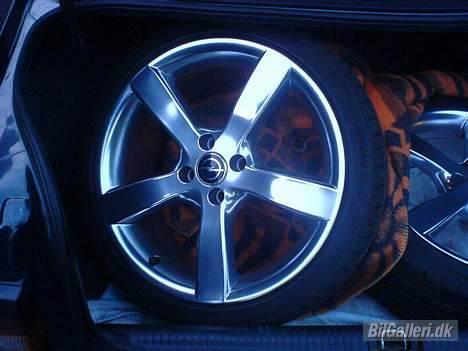 Opel Vectra A 2.0i CDX *SOLGT* - Sårn så fælgene ud da jeg købte dem :) billede 6