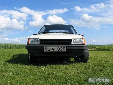 Peugeot 205 XR *SOLGT* billede 1