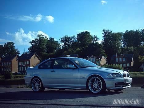 BMW E46 318ci coupe ¤SOLGT¤ - Til dem der tror bilen er fake, kan de se billederne er taget samme sted som min gamle BMW. billede 1