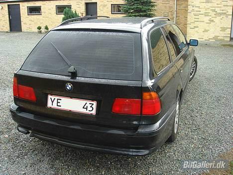 BMW 525 TDS Touring (solgt) - Mon ikke der kan blive til nogle andre baglygter engang billede 4