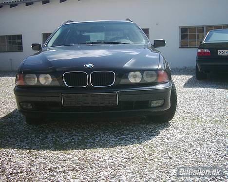 BMW 525 TDS Touring (solgt) - Min gamle coupé i baggrunden billede 9