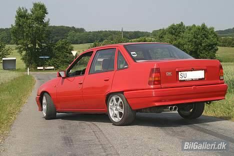 Opel Kadett E sedan billede 2