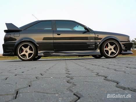 Audi Coupe 2,3E - Komplet skørtesæt. Lister og sidespejle indfarvet. Mørke blink i siderne. billede 2