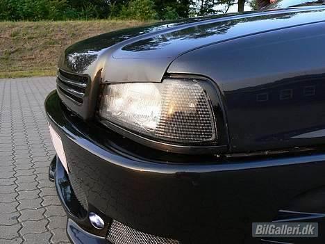 Audi Coupe 2,3E - Badlook og anden grill svejst/spartlet i hjelmen. billede 7