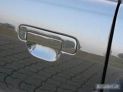 Audi Coupe 2,3E - Udspartlede låse i dørhåndtag. billede 13