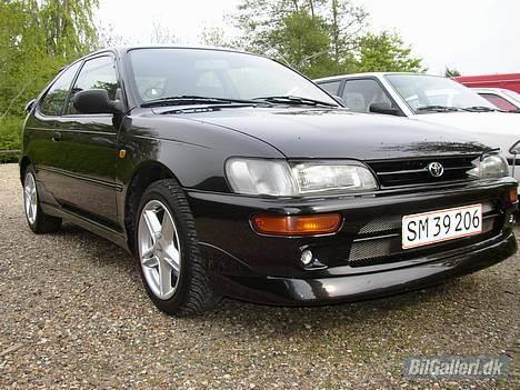 Toyota corolla solgt - Første billede forfra efter lang tid i garage. ombygning billede 1