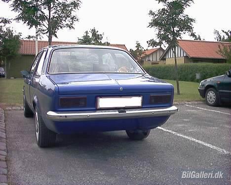 Opel kadett c - da jeg havde sorte lygter på .. dem kan politiet ikk lide. :( billede 3