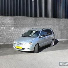 Toyota Sportsvan 2,2 TD (solgt)