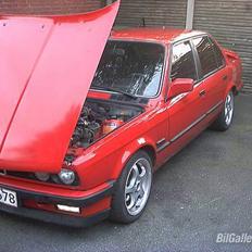 BMW E30 320i