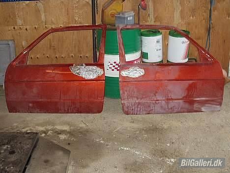 VW golf 2 abt "projekt" - døre der er udspartlet og klar til og sættes på efter en omgang maling billede 12