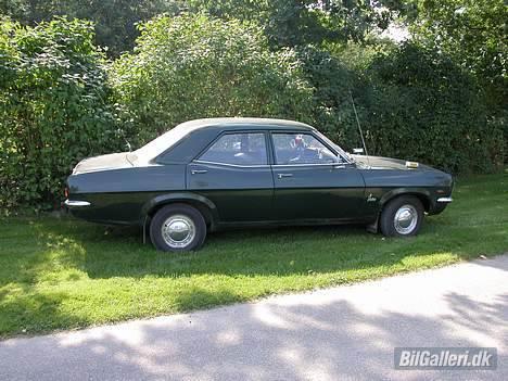 Vauxhall Victor FD 1600 Super - Bilen set fra siden.. Bemærk de flotte gamle taxiskilte foran på bilen, som har indbygget lys. billede 2