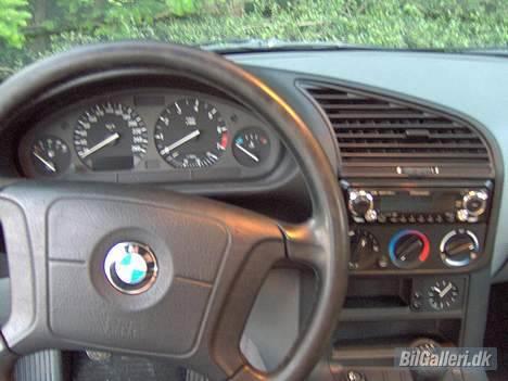 BMW E36 320I    SOLGT billede 4