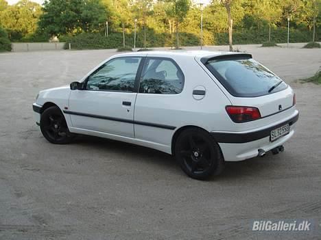 Peugeot 306 1,6 XS (SOLGT) - Selvom at bilen er fra 1995 sys jeg stadigvæk at designet holder billede 2