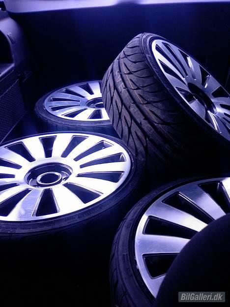 VW Touran 1.9 TDI - 20" CROM - Nyindkøbte fælge, kunne ikk gå hurtigt nok med at komme hjem og montere dem :-) billede 17