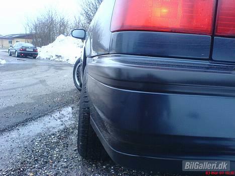 Honda Accord 2,2 EXRI 4ws - Her kan man se at bagjulet er drejet. Den drejer ikke ligeså meget med som forhjulene. billede 10