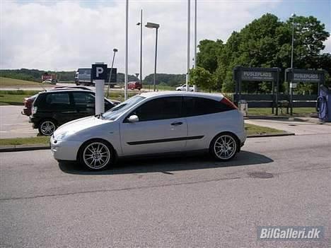 Ford Focus 2.0 trend (solgt) billede 14