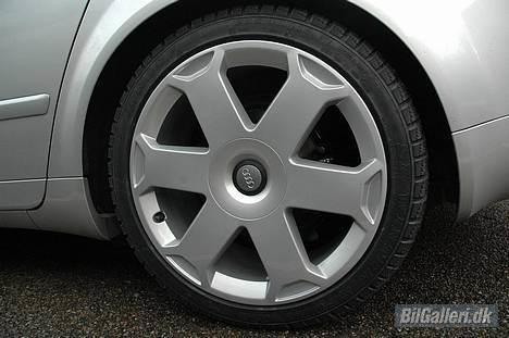 Audi A4 1,8T Avant - Original Audi S4 fælge med Dunlop SP Vinter Sport M2 235/40/R18  billede 5