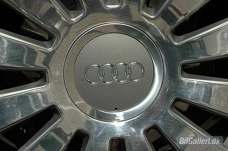 Audi A4 1,8T Avant - Originale 19" højglanspolerede S8 fælge billede 8