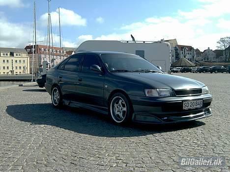 Toyota Carina E 1,6 xli   SOLGT - billede fra supra træf i sønderborg.. de er taget foran sønderborg slot. billede 11