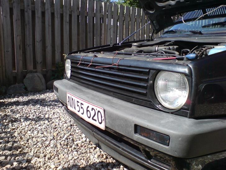 VW Golf 2 GT ¤Solgt¤ - Til dem der ikke kan regne det ud, billedet er taget under montering. Gad ikke ha´ synlige skruer, så den er limet... billede 8